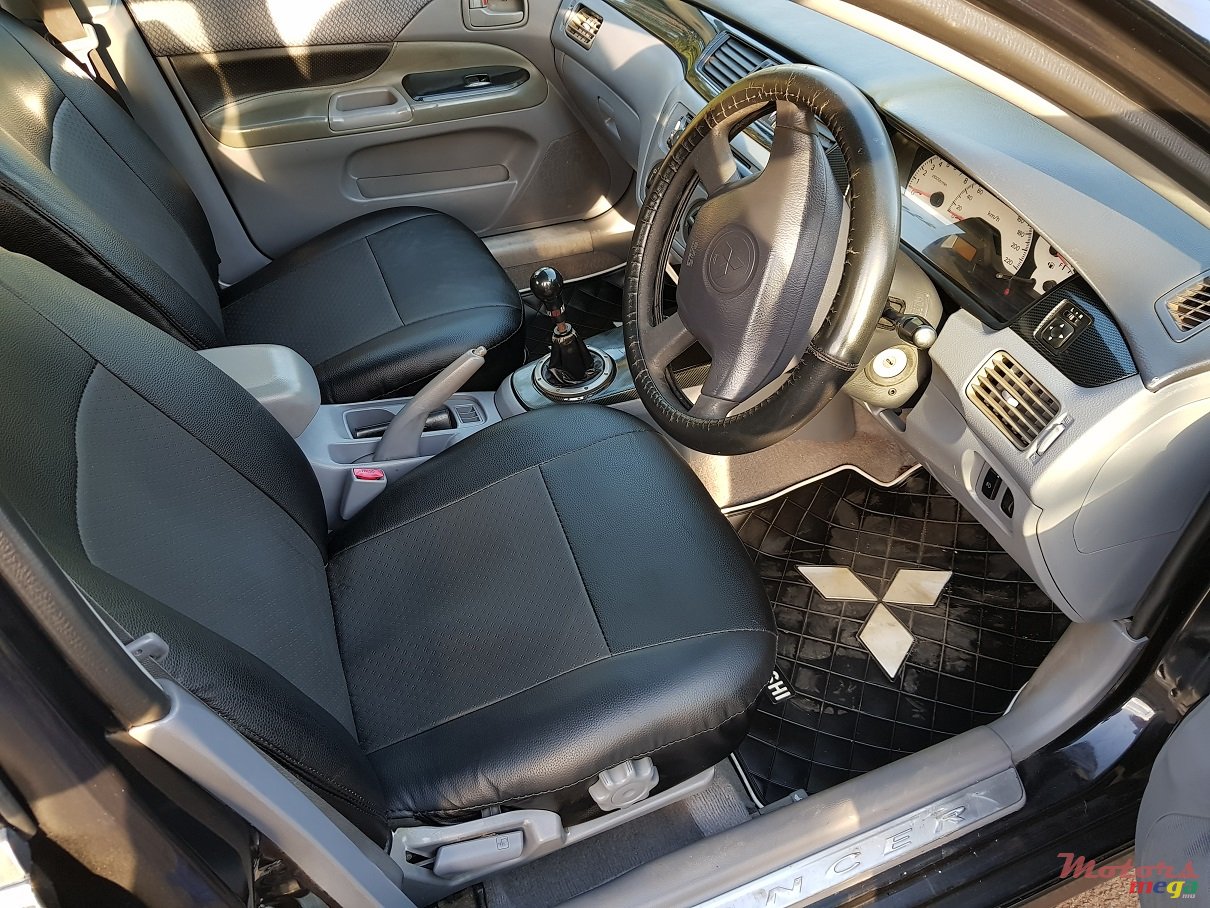 2003' Mitsubishi Lancer photo #4