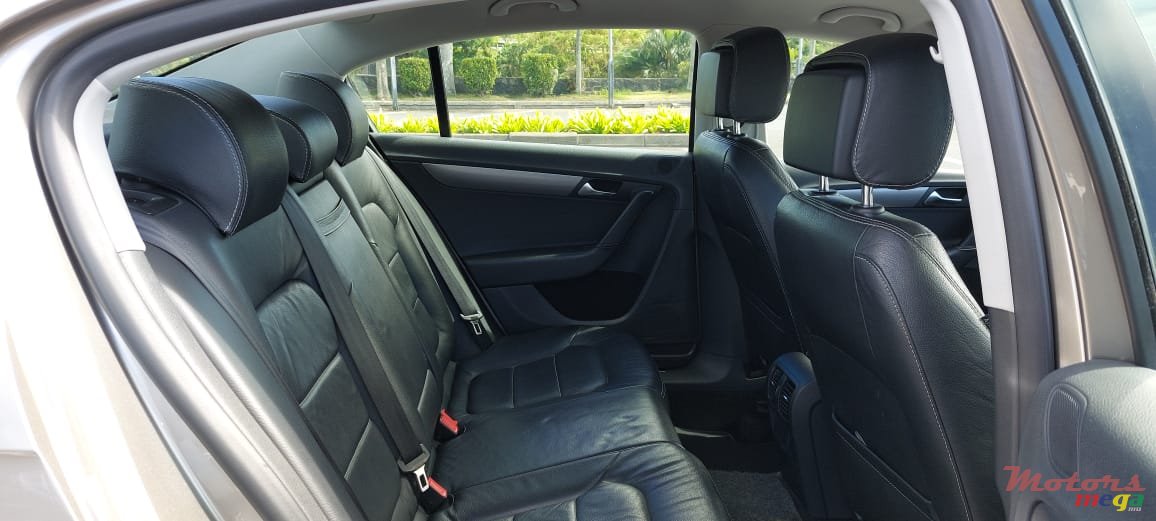 2013' Volkswagen Passat B7 photo #2