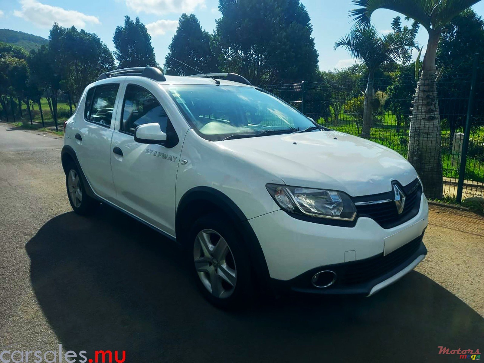 2015' Renault Sandero StepWay 0.9T photo #2