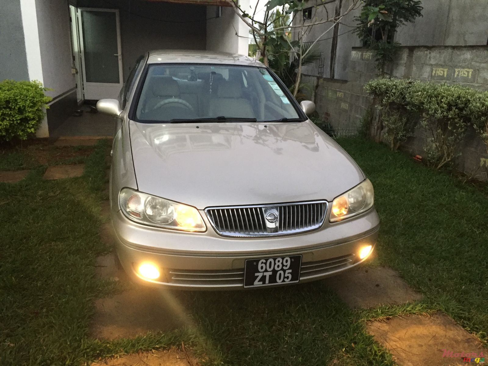 2005' Nissan Bluebird photo #1