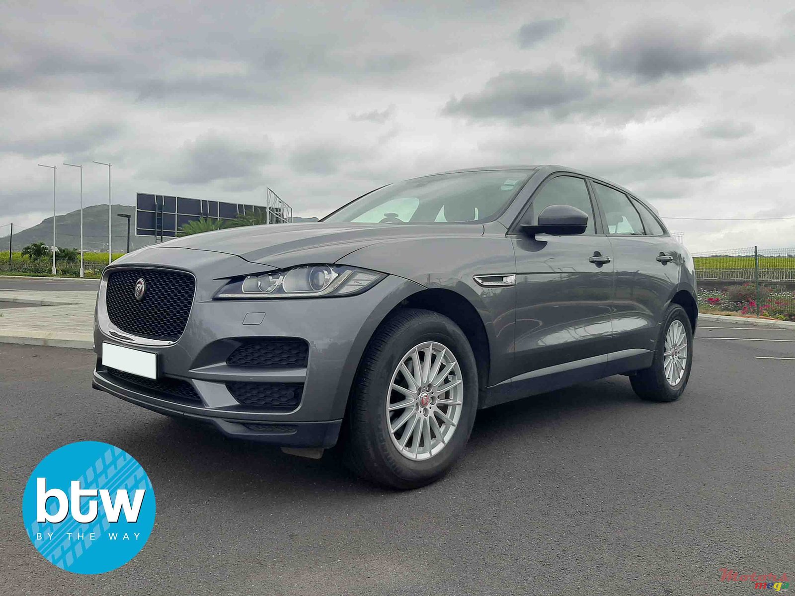 2017' Jaguar F-Type photo #2