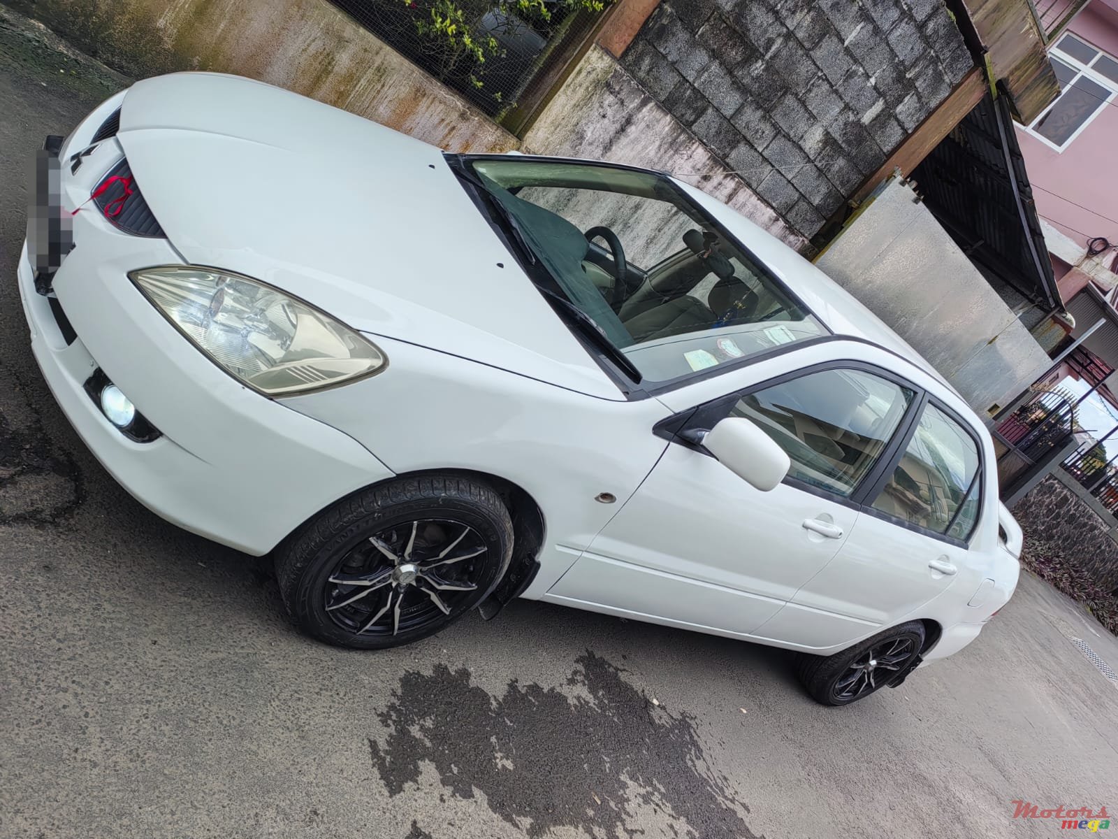 2005' Mitsubishi Lancer photo #2