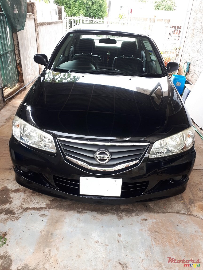 2011' Nissan Sunny photo #1