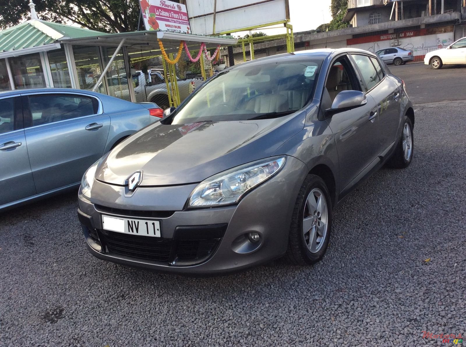 2011' Renault Megane photo #1