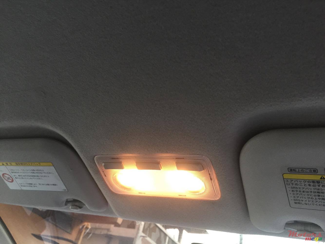 2011' Toyota Vitz photo #6