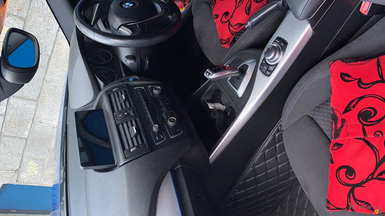 2012' BMW 1 Series 5 Door photo #4