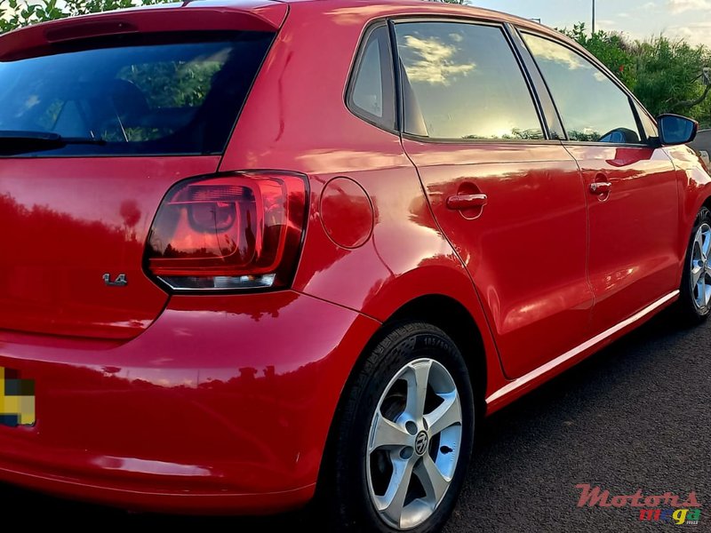 2013' Volkswagen Polo photo #2