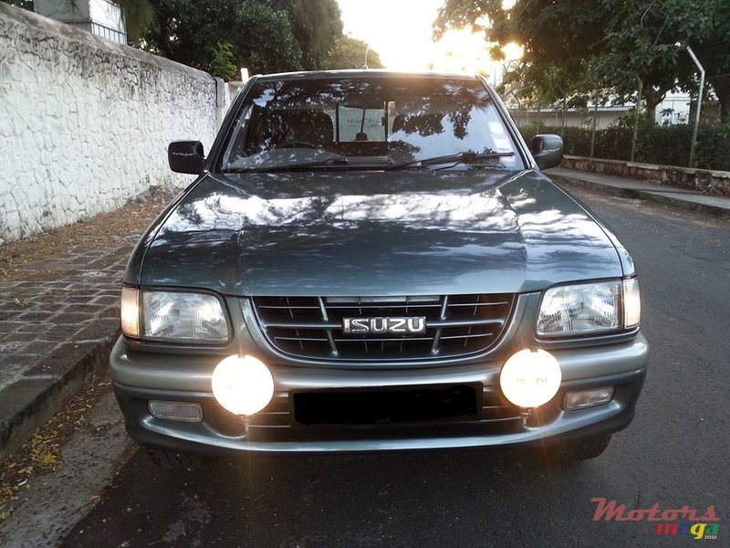 2001' Isuzu photo #1