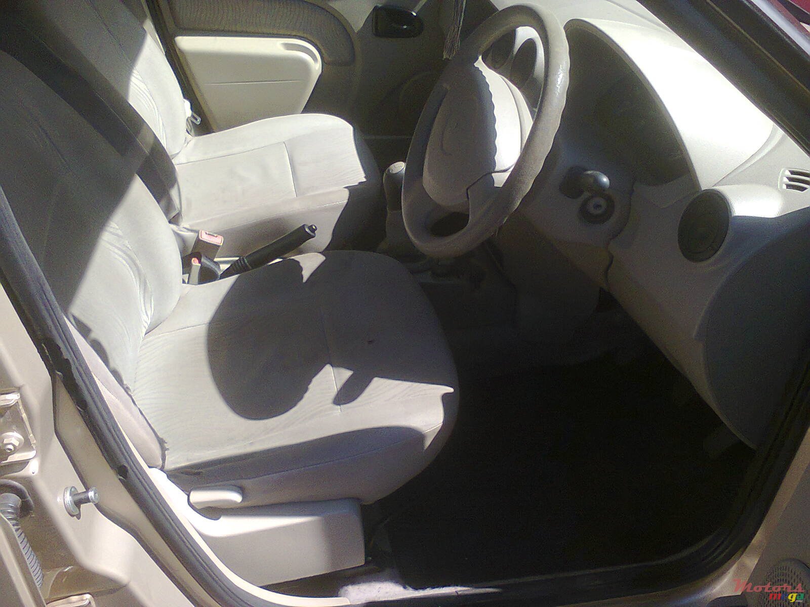 2008' Renault Logan photo #4