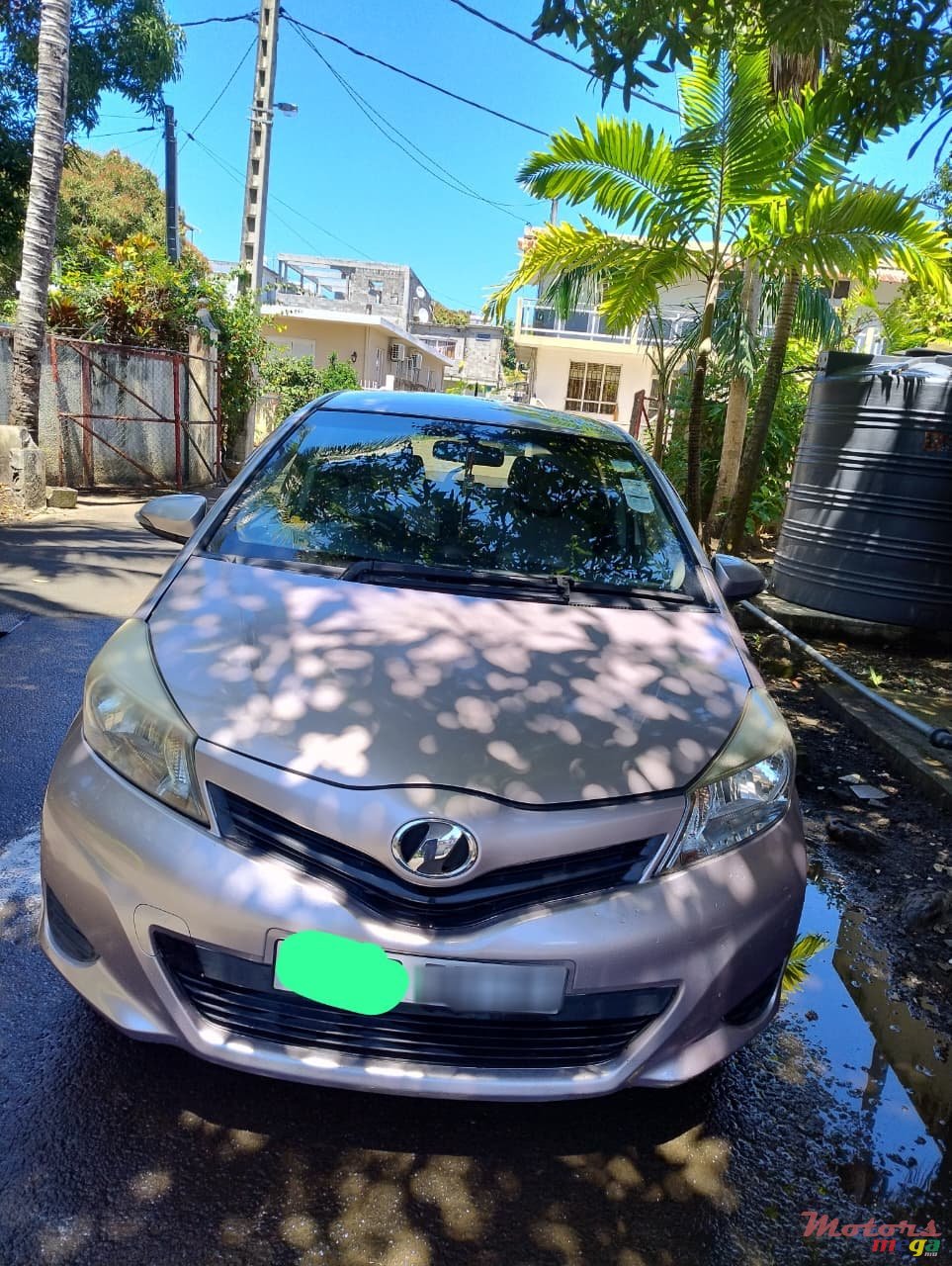 2012' Toyota Vitz photo #3