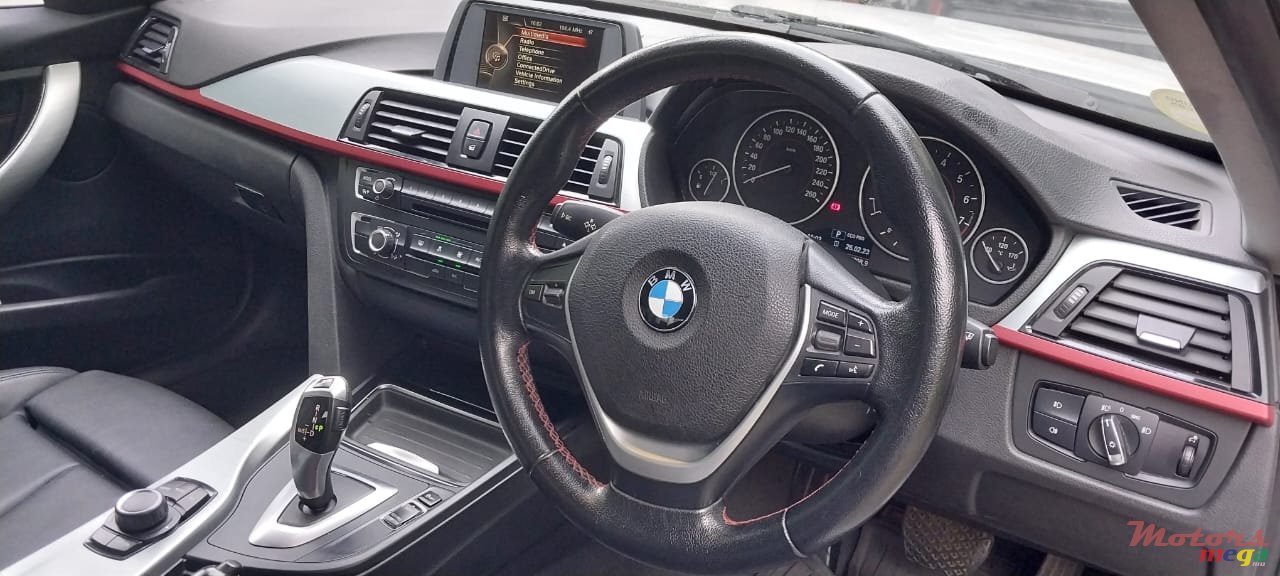 2015' BMW 320 photo #1