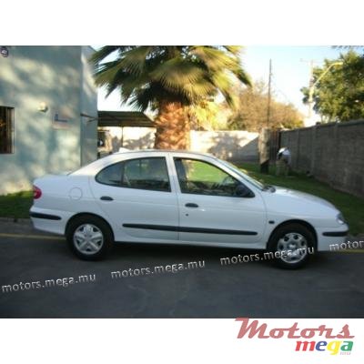 2001' Renault photo #4