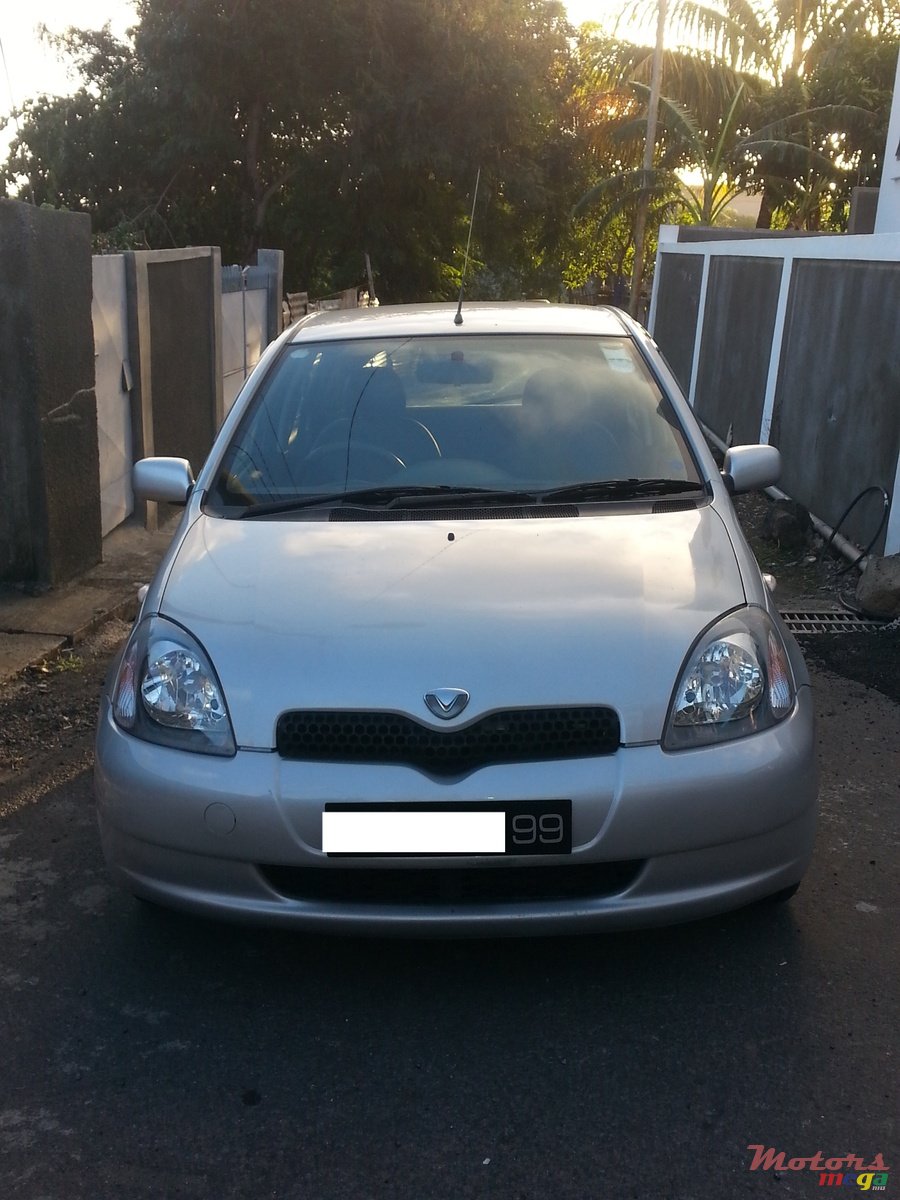 1999' Toyota Vitz photo #1