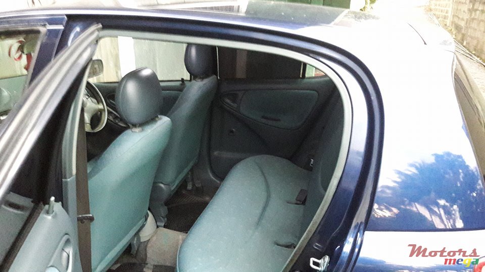 1999' Toyota Vitz photo #6