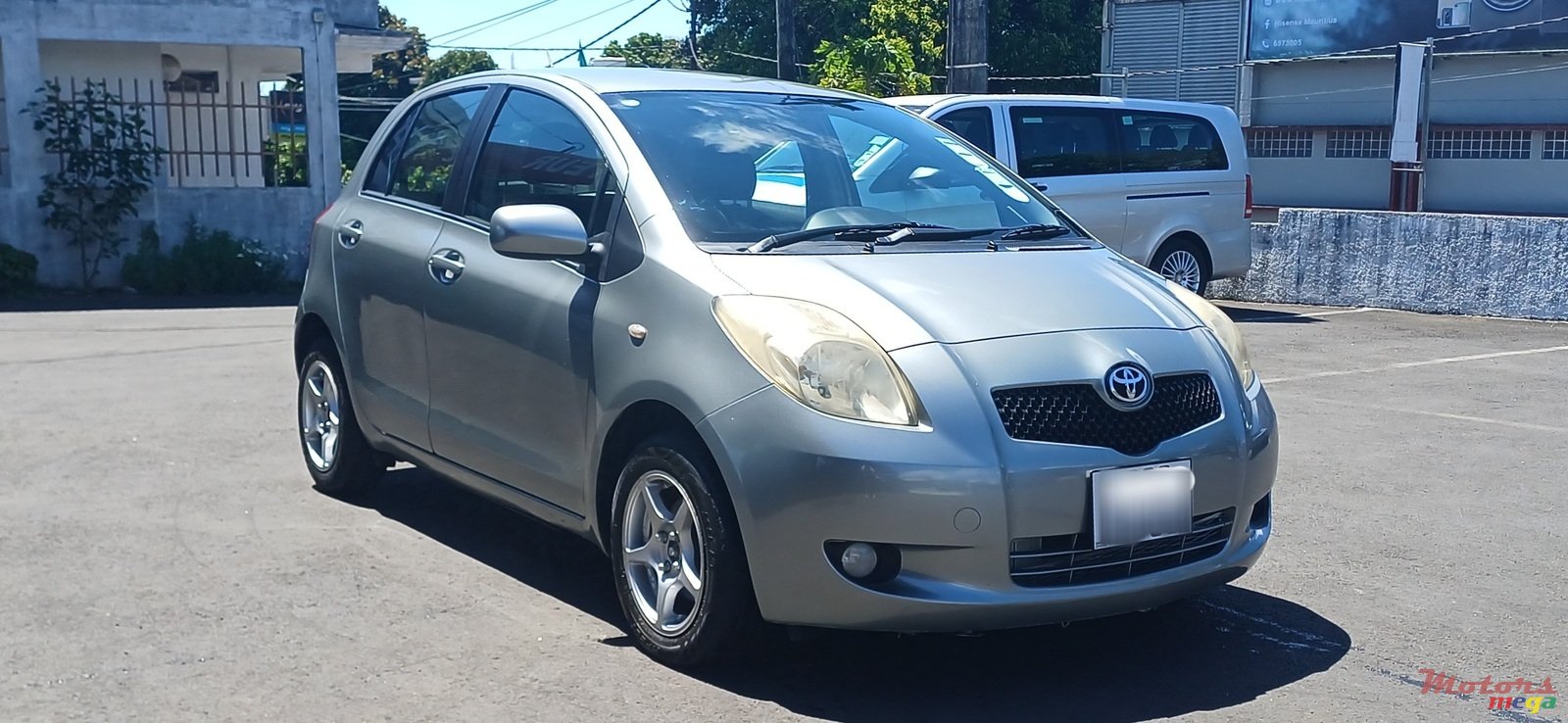 2008' Toyota Yaris photo #2