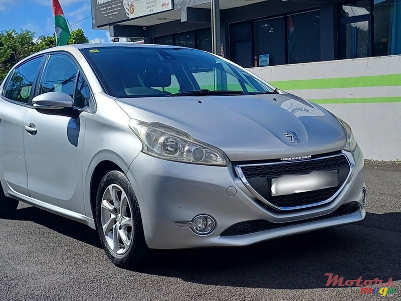 2013' Peugeot 208 photo #1