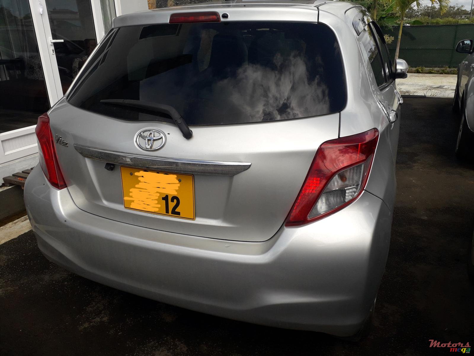 2012' Toyota Vitz 1000cc photo #1