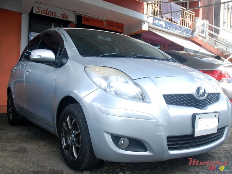 2009' Toyota Vitz photo #1