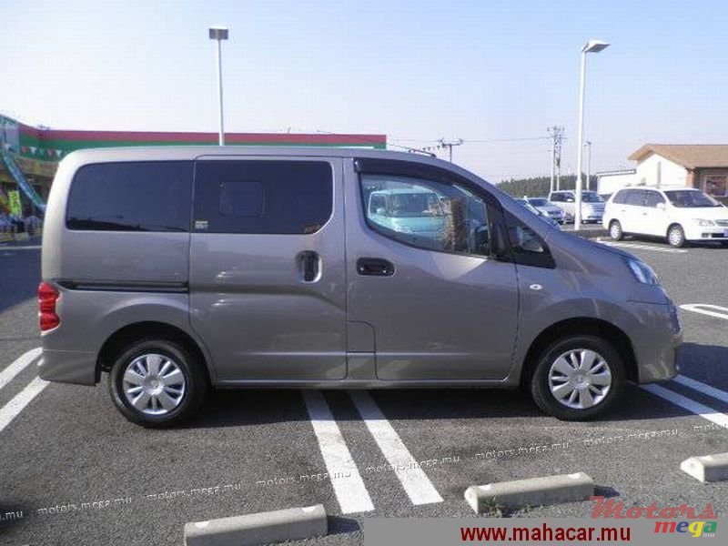 2009' Nissan NV 200 photo #7