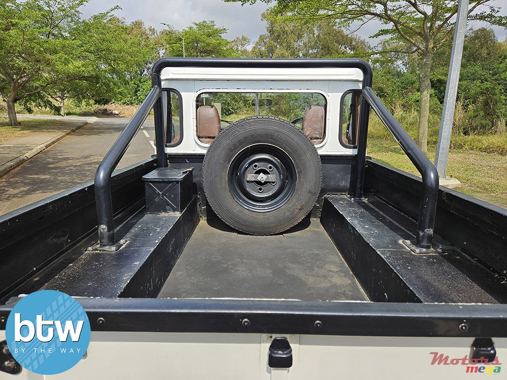 1997' Land Rover Defender 110 photo #5