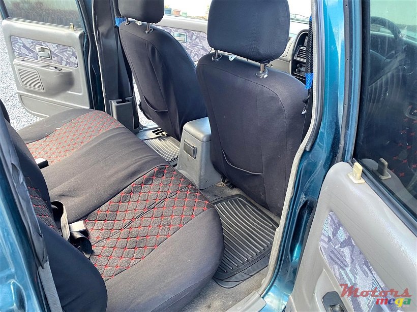 2003' Isuzu KB300 LX-TDI photo #6