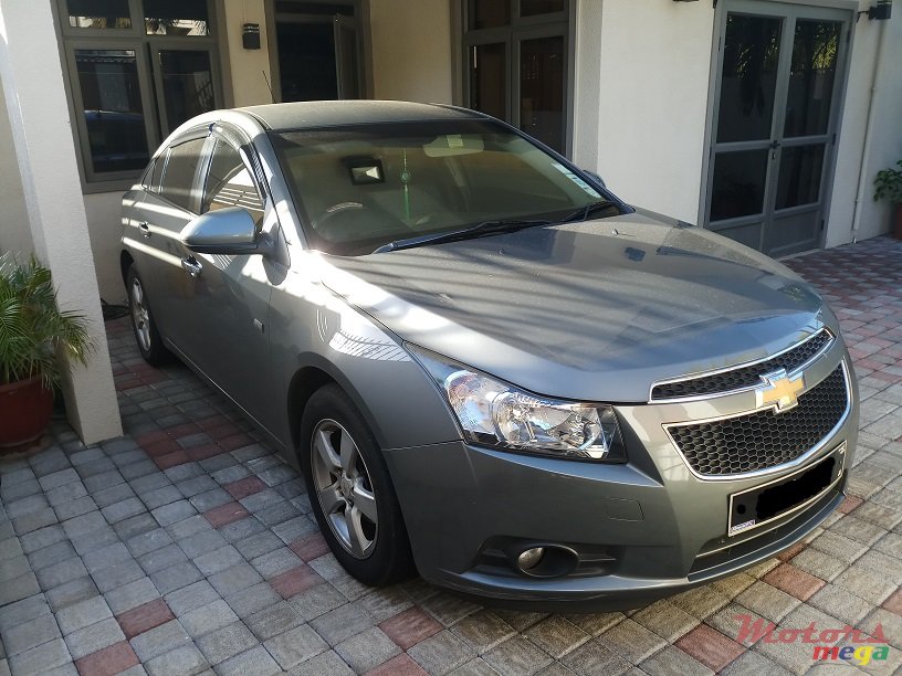 2011' Chevrolet Cruze photo #1