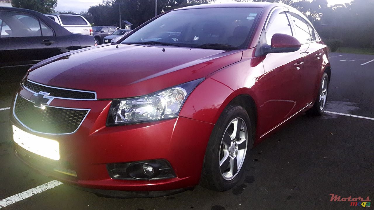 2011' Chevrolet Cruze photo #1