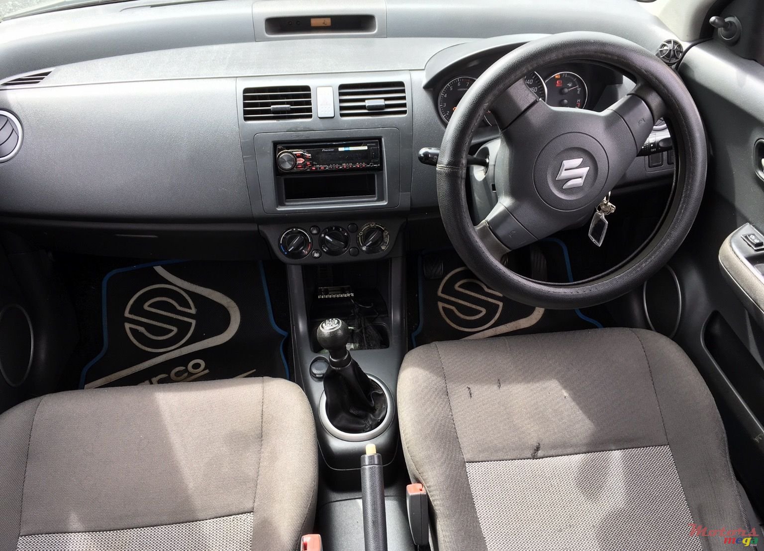 2009' Suzuki Swift photo #3