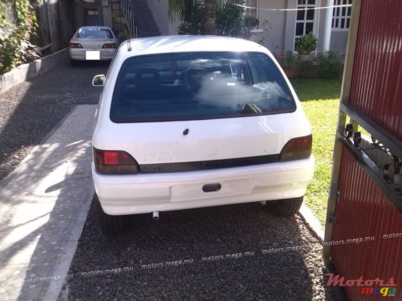 1992' Renault Clio photo #3