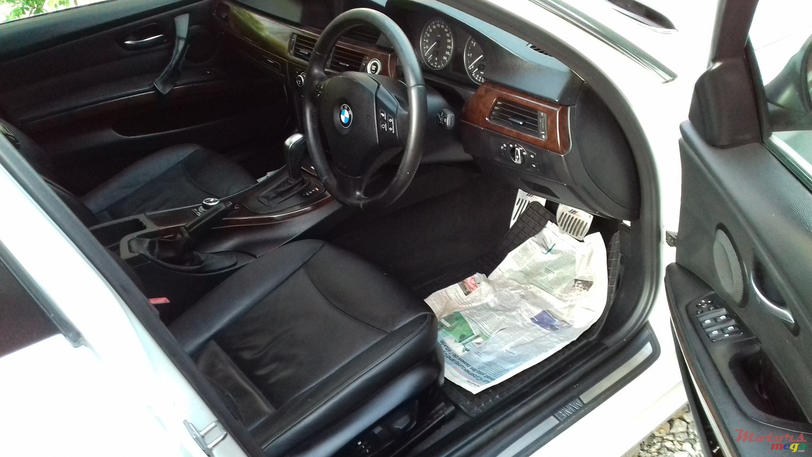 2011' BMW 320 photo #4