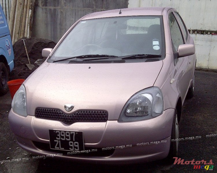 1999' Toyota Vitz photo #1