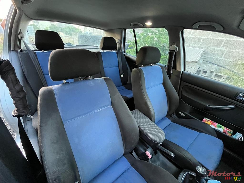 2002' Volkswagen Golf IV photo #1