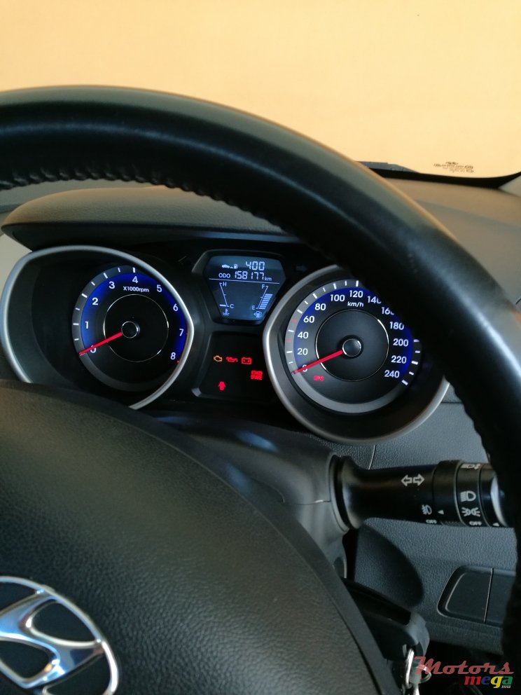 2012' Hyundai Elantra photo #1