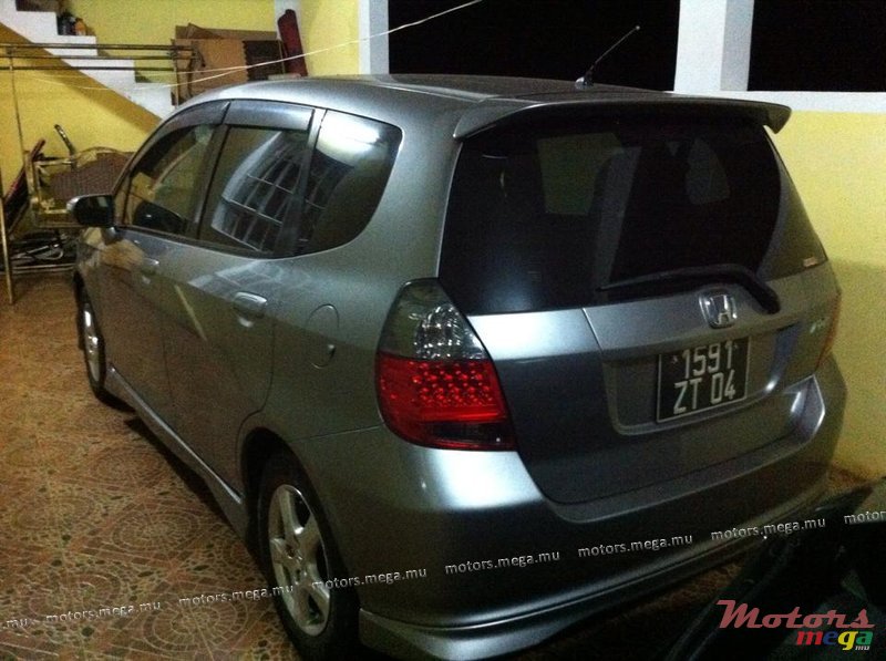 2004' Honda Fit photo #2