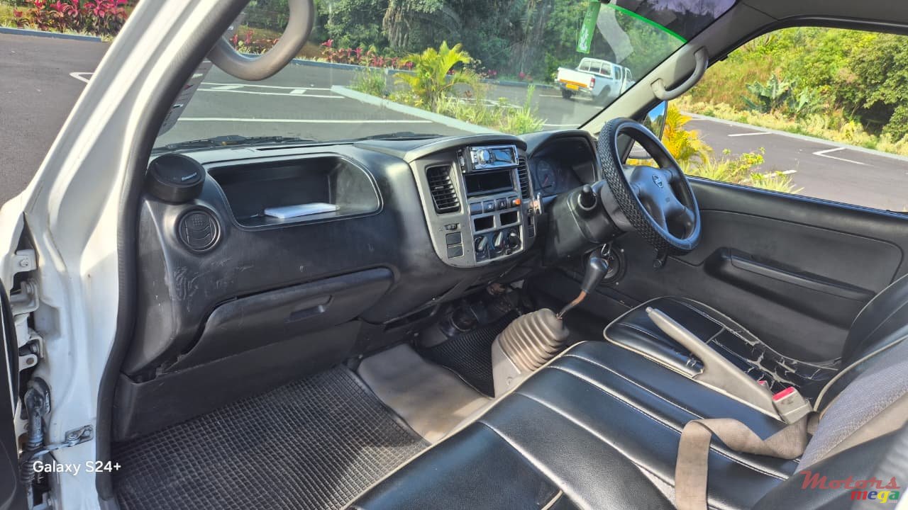 2008' Nissan Urvan photo #6