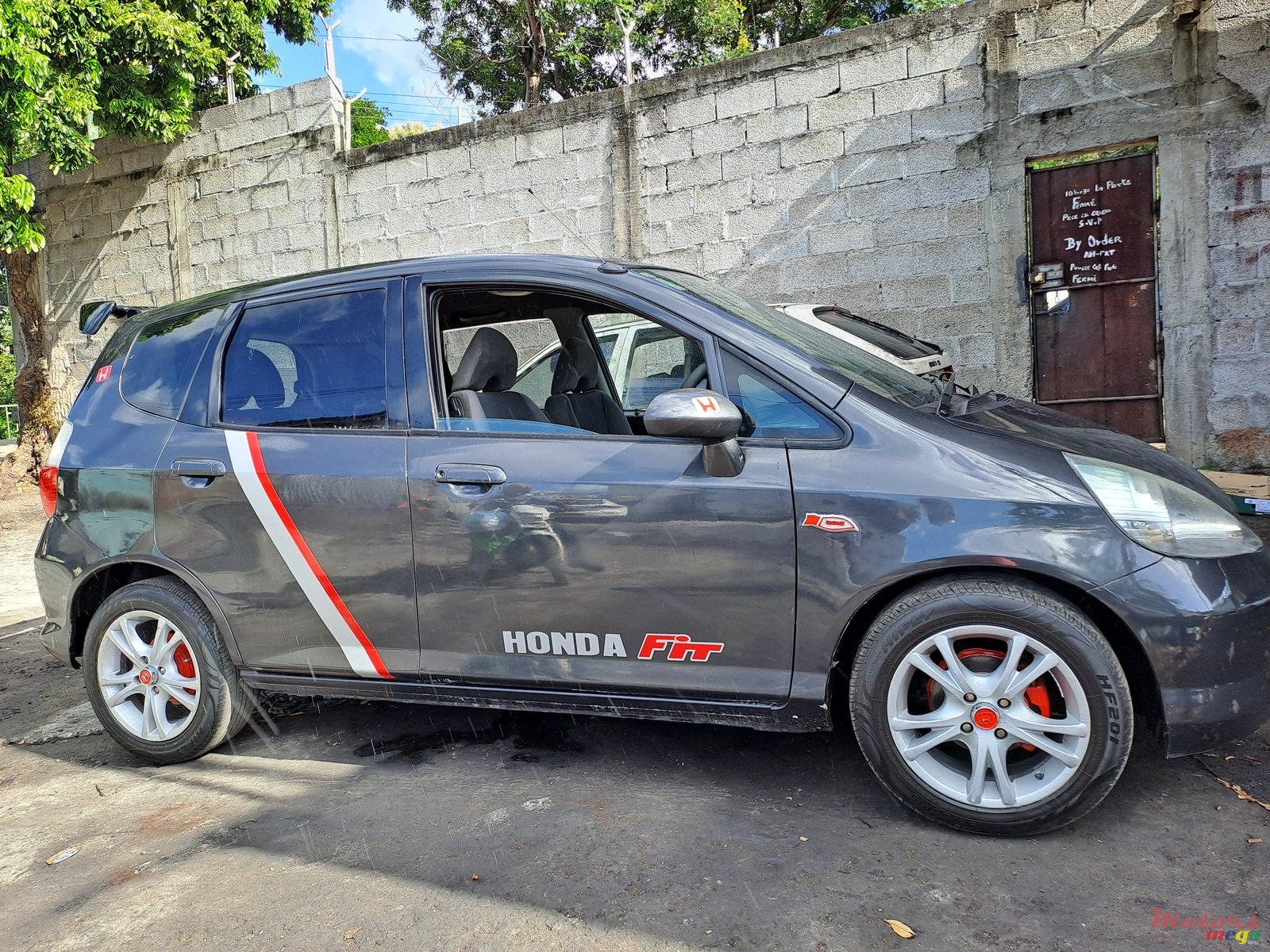 2004' Honda Fit photo #1