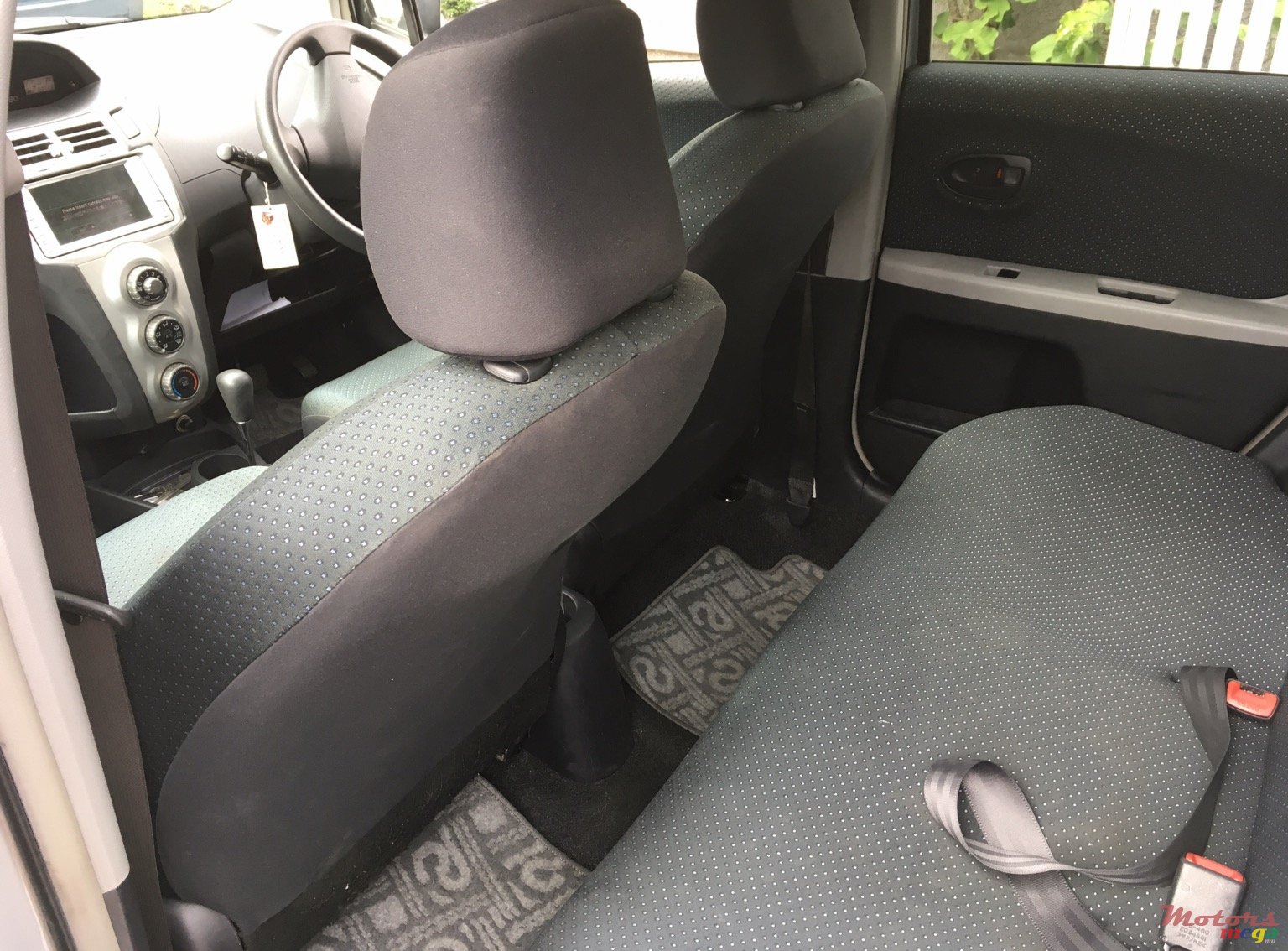 2006' Toyota Vitz photo #3