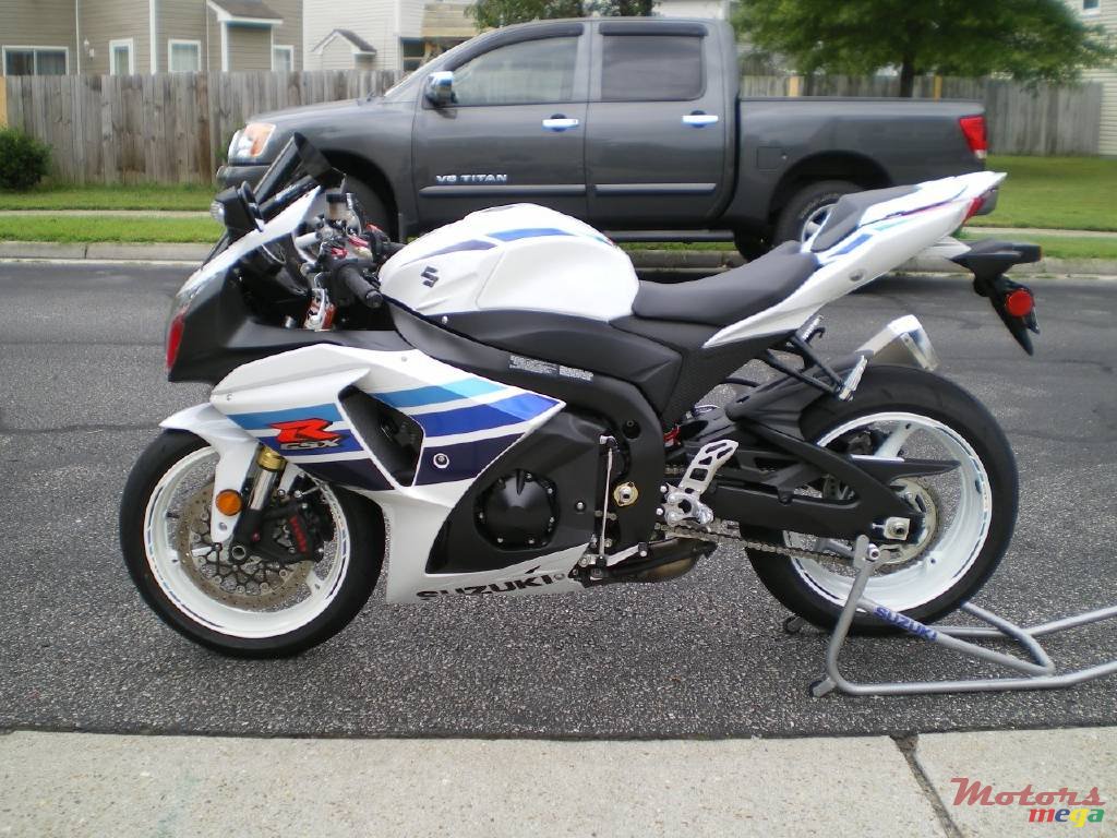 2013' Suzuki GSXR1000 photo #3