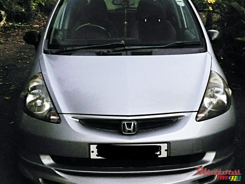 2004' Honda Fit photo #1