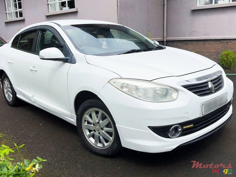 2012' Renault Fluence photo #1