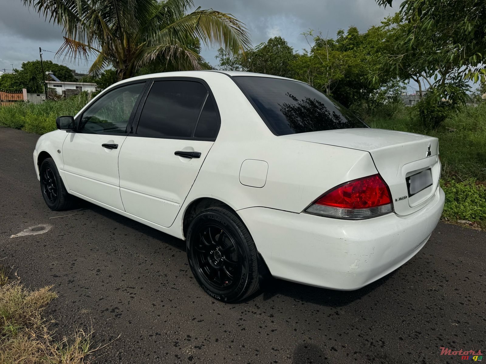 2005' Mitsubishi Lancer photo #3