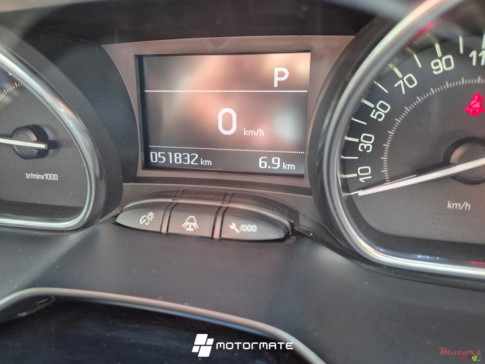 2019' Peugeot 2008 ALLURE photo #7