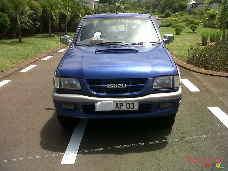 2003' Isuzu photo #2