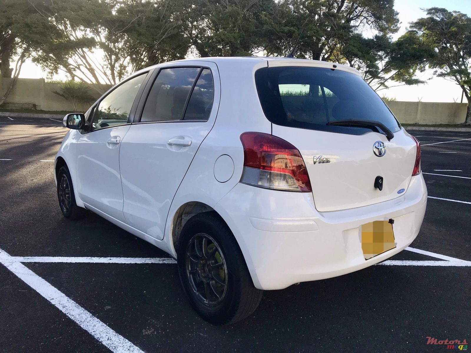 2008' Toyota Vitz photo #4