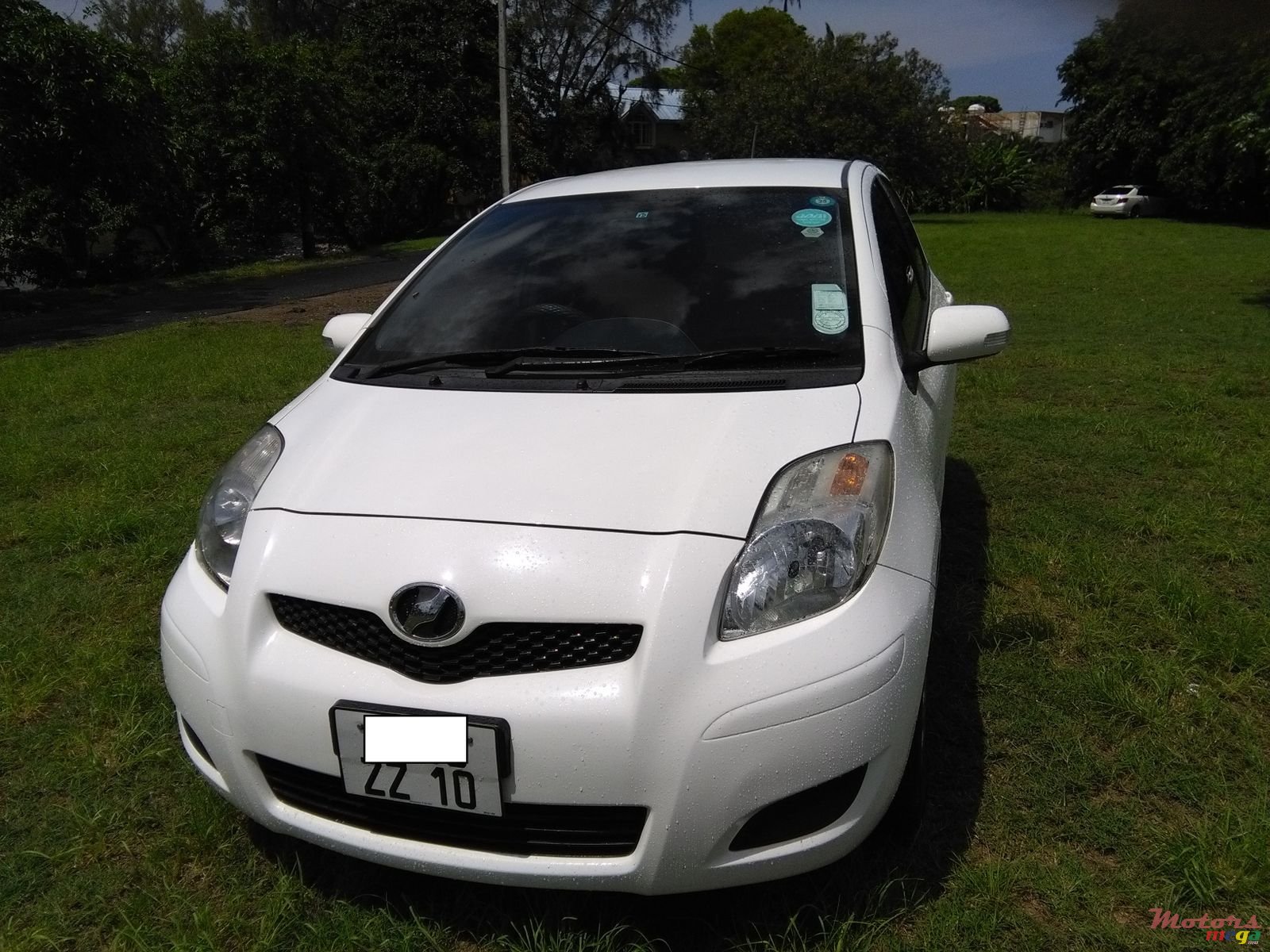 2010' Toyota Vitz All Options photo #1