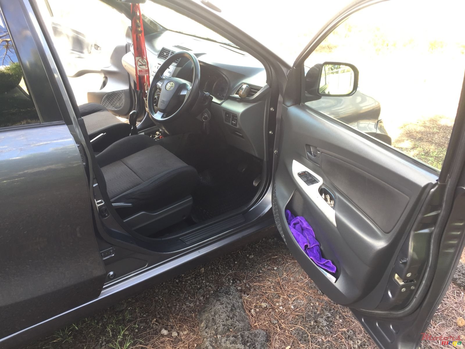 2013' Toyota Avanza photo #6