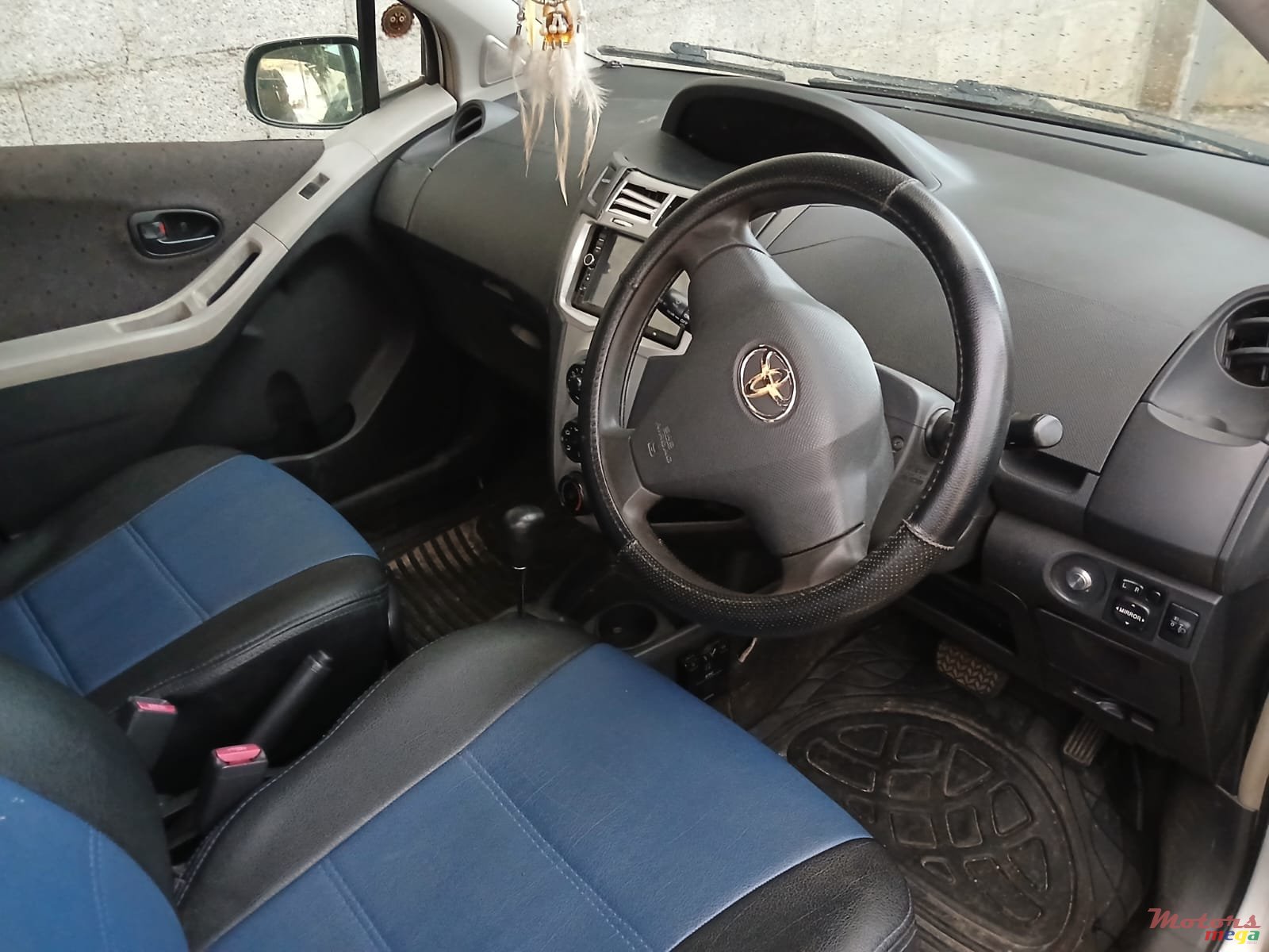 2007' Toyota Vitz photo #3