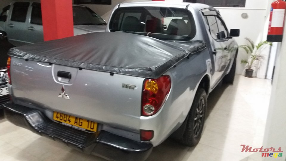 2010' Mitsubishi L 200 photo #1