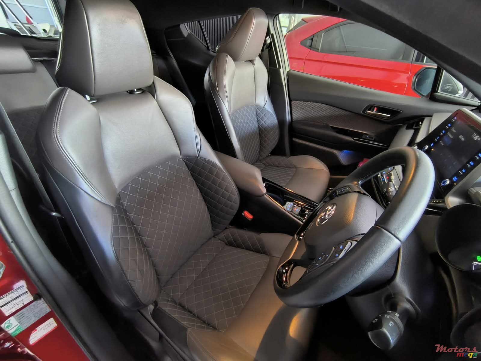 2020' Toyota C-HR photo #5