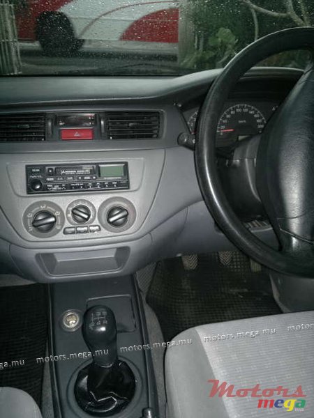 2005' Mitsubishi GLX photo #3